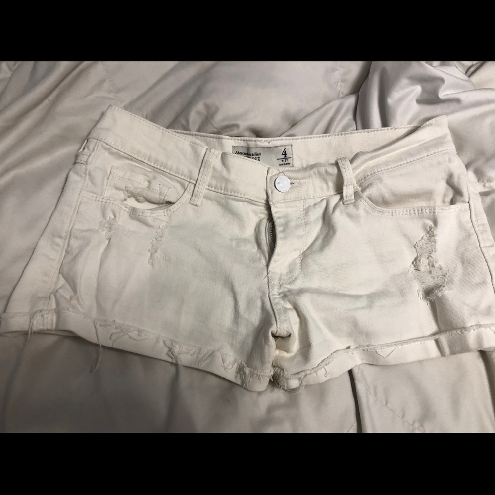 white abercrombie shorts